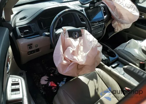 2017 Honda Pilot Elite z USA, uszkodzony, nr VIN 5FNYF6H02HB071903